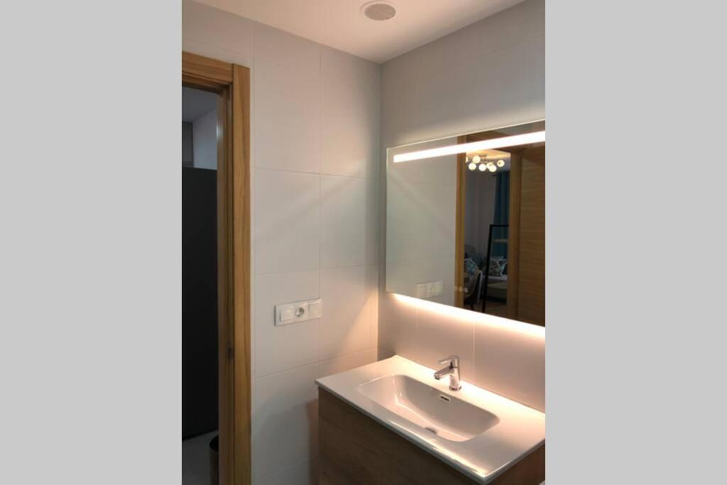 Deluxe Marina Apartment Viveiro Bagian luar foto