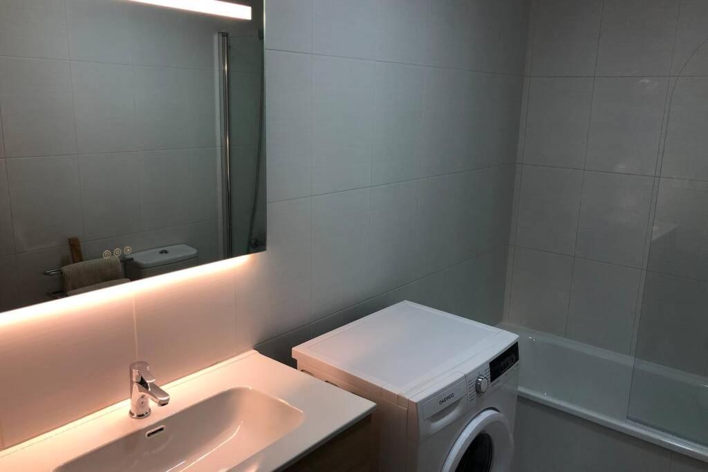 Deluxe Marina Apartment Viveiro Bagian luar foto