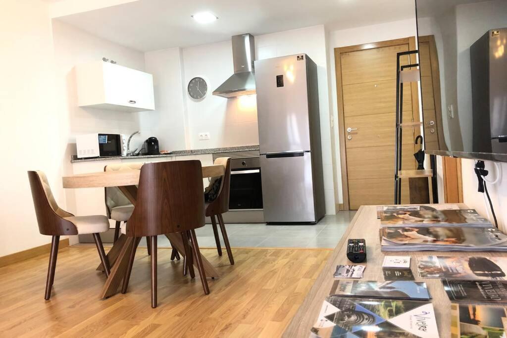 Deluxe Marina Apartment Viveiro Bagian luar foto