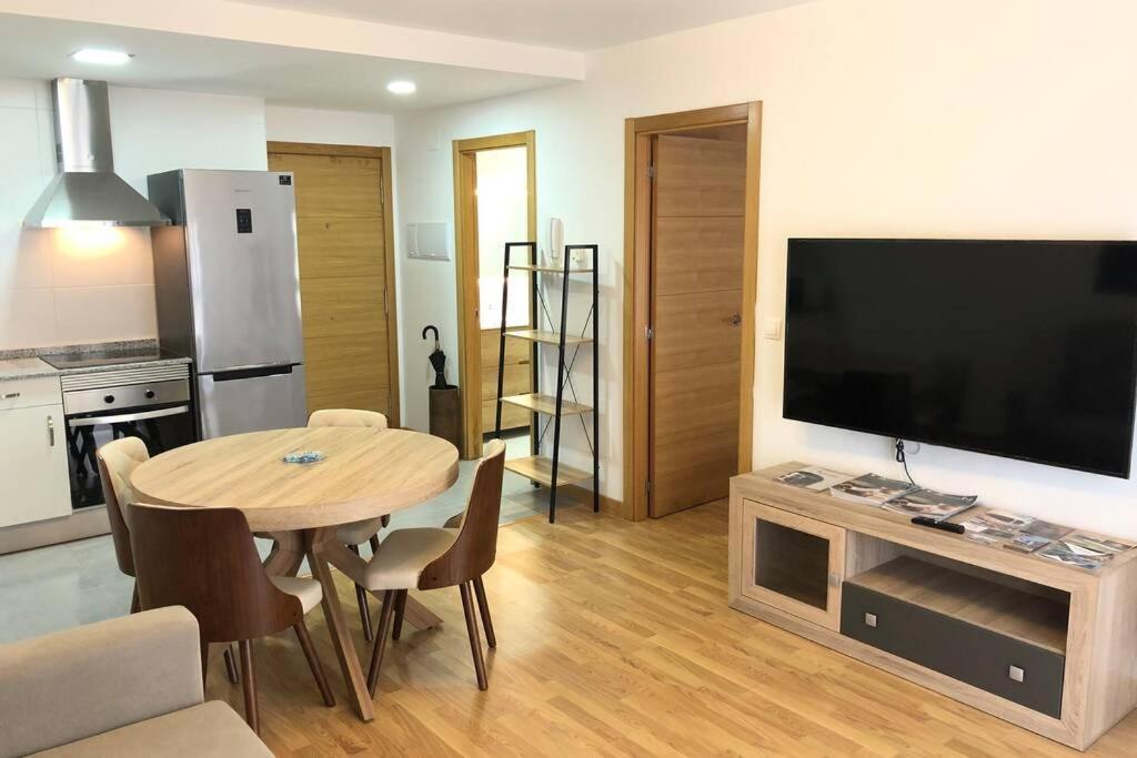 Deluxe Marina Apartment Viveiro Bagian luar foto